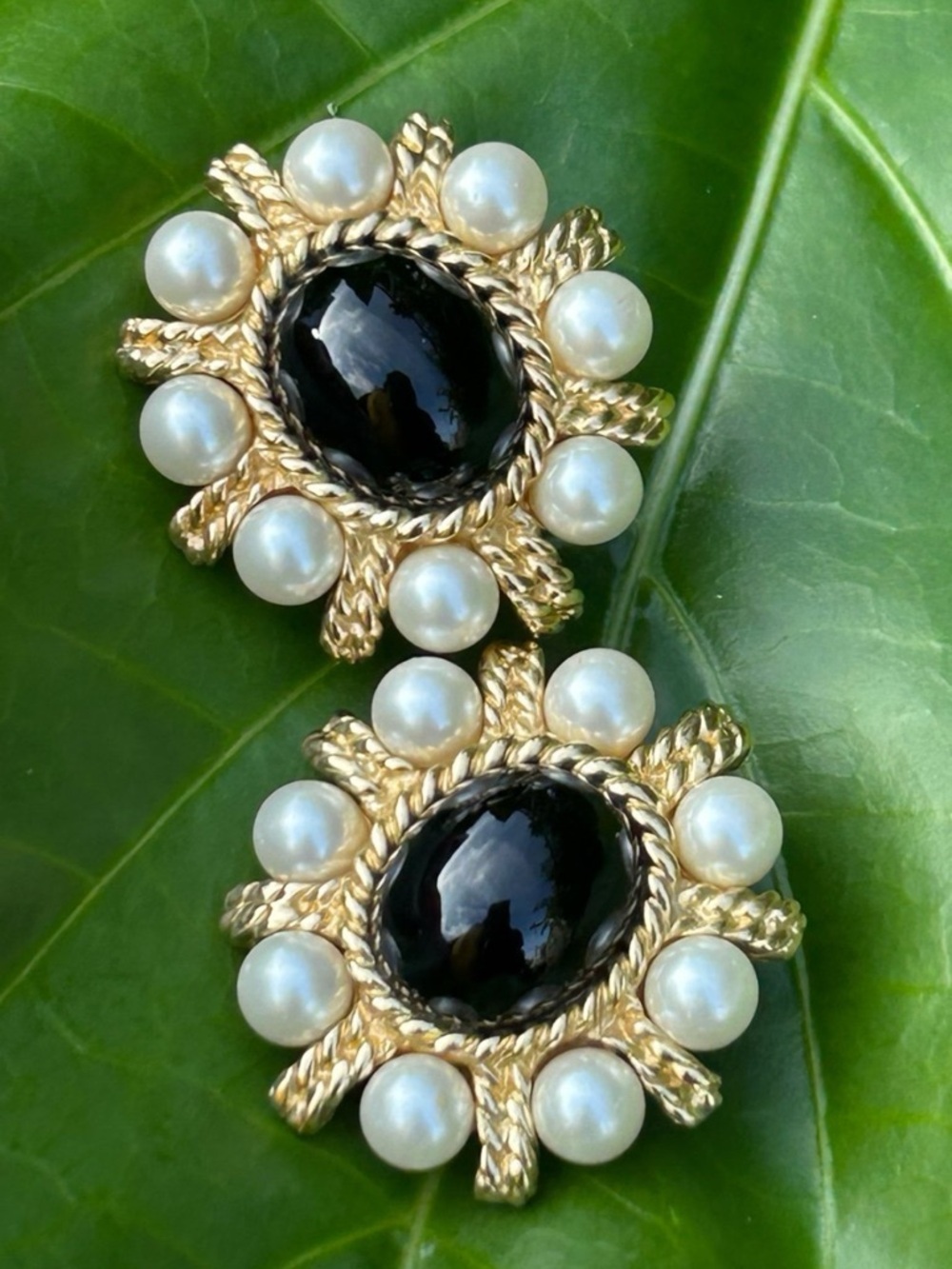 Vintage CINER Pearl Gold Glass Cabochon GRIPOIX Style clip on earrings